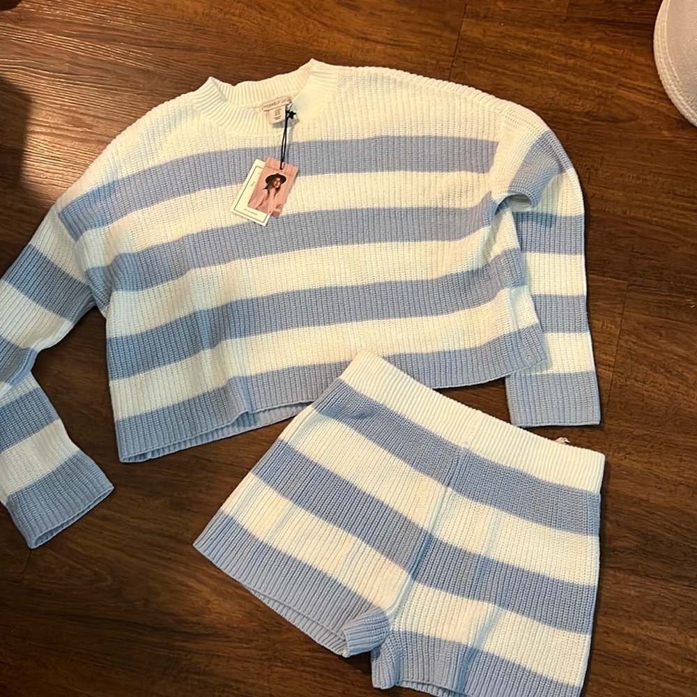 Cute and comfy set!! New with tags, size medium!